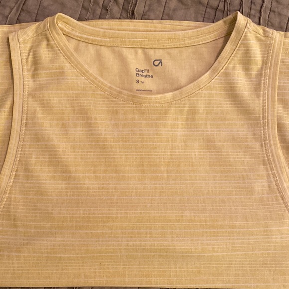 EUC GapFit Tall Breathe Muscle Tank - Picture 3 of 7